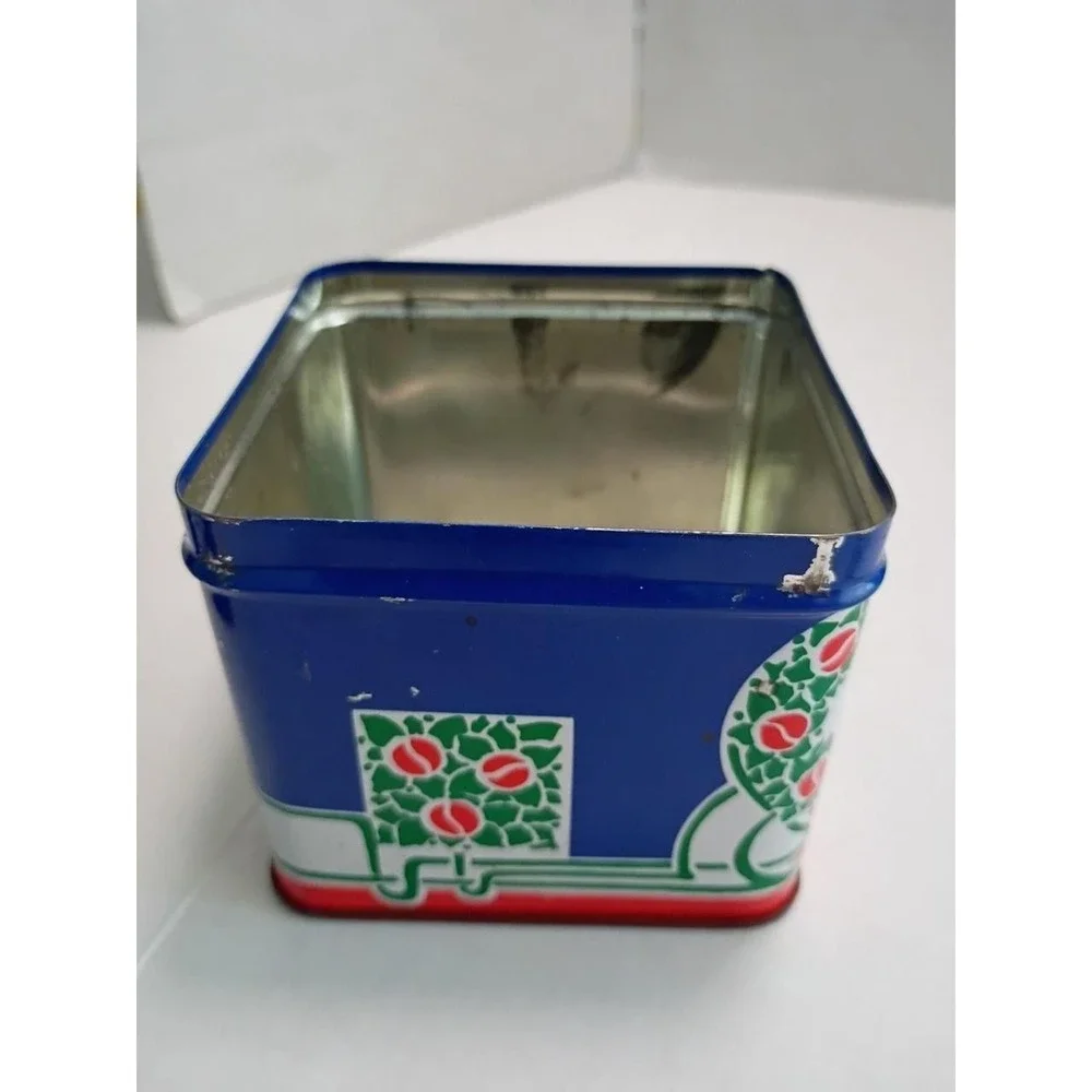Vtg Retro Holiday / Christmas Tin with 70 Delicate Paper Coasters from 1985